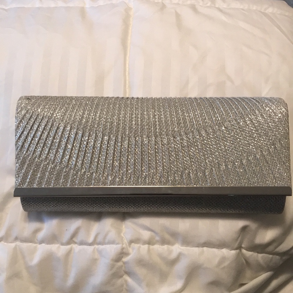 Silver Formal Clutch with optional Chain!